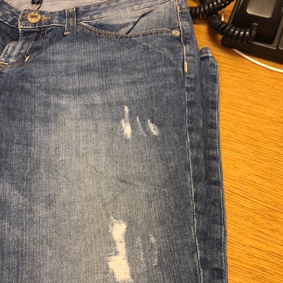 Gap Light Washed Jeans - Picture 5 of 6